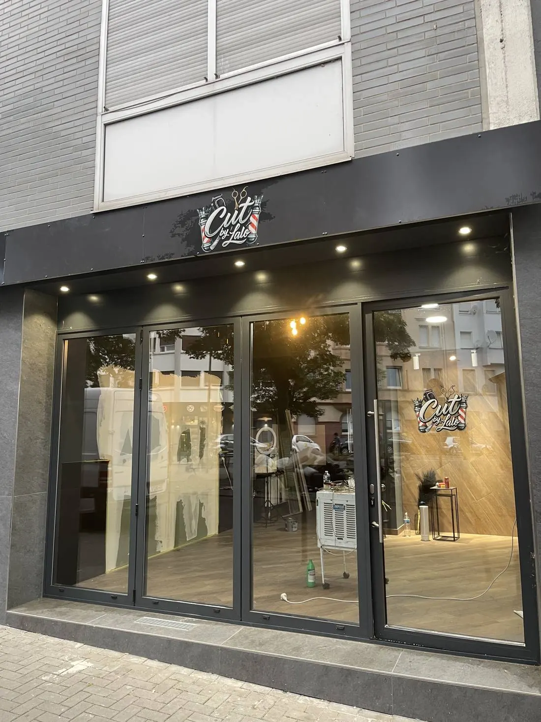 Cut by Lalo – Schaufenster & Logo