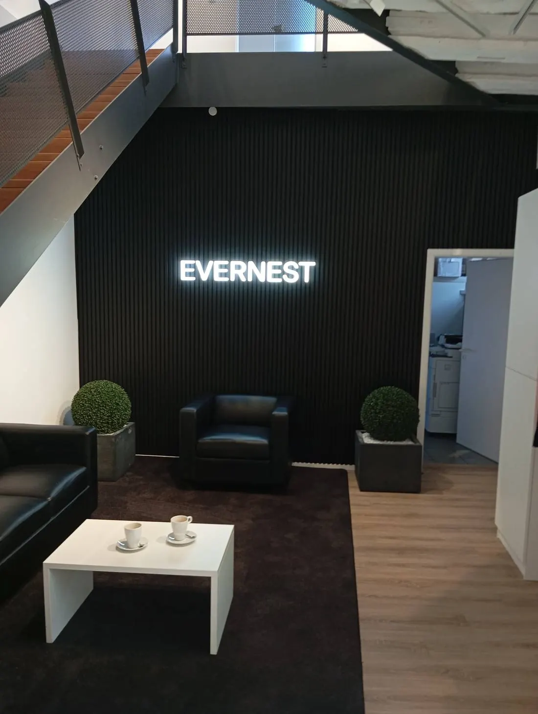 Evernest – Leuchtreklame